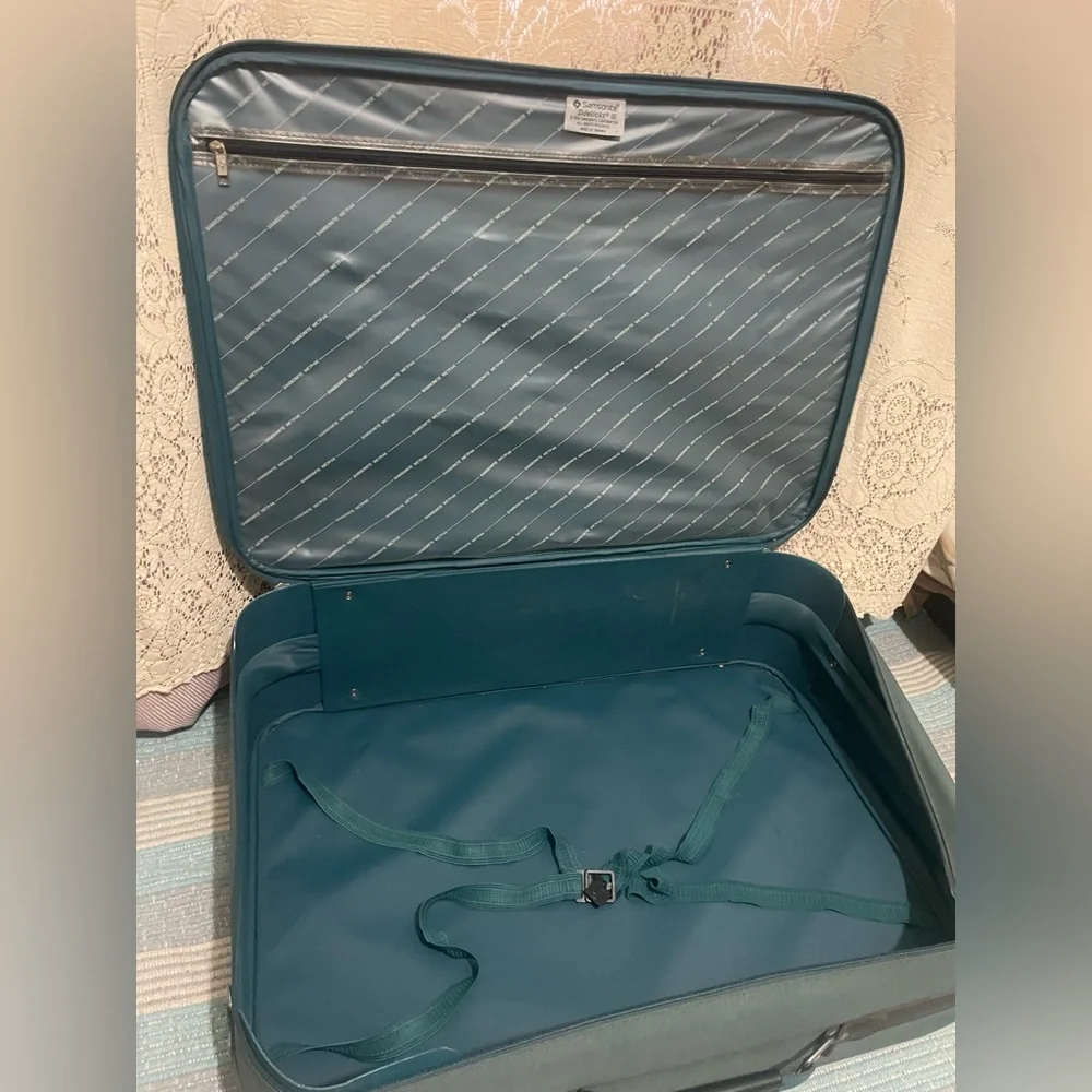Samsonite: vintage sidekicks green suitcase